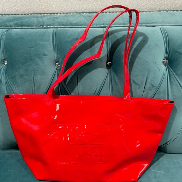Carolina Herrera Good Girl Limited Edition Red Glossy large patent tote bag - Picture 3 of 7